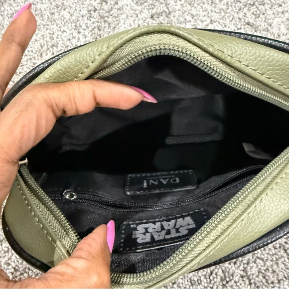 Mandalorian Baby Yoda Grogu Purse Disney Dani by Danielle Nicole Crossbody EUC - Picture 4 of 9